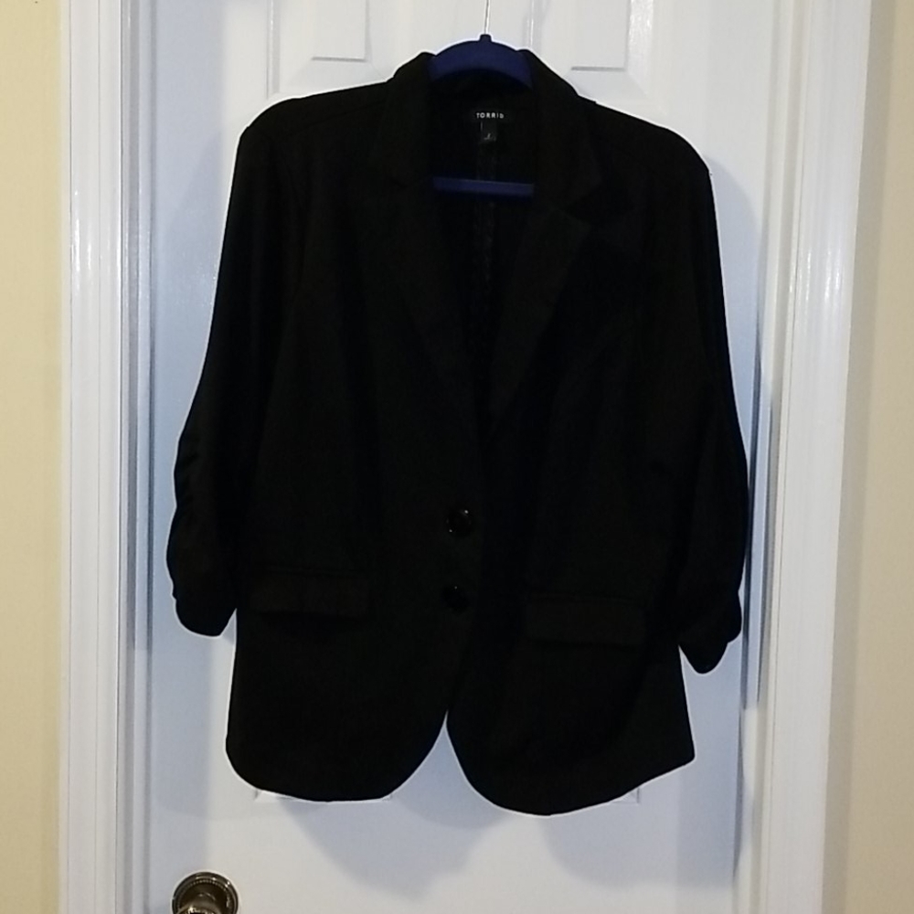 Black torrid blazer with ruched sleeves